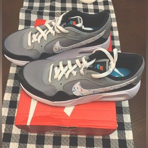 Nike, Youth Boys Size 5, Brand new in box!